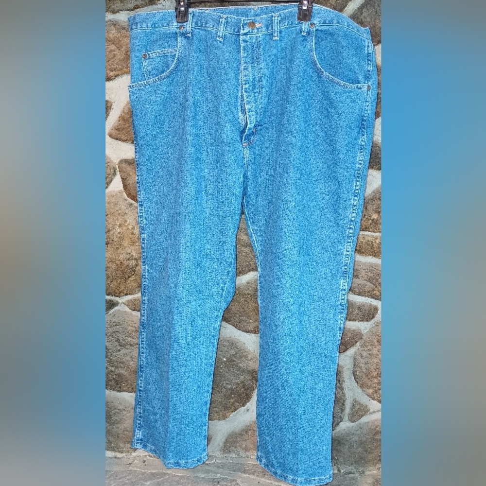Men's Wrangler denim blue jeans W 44 L 28